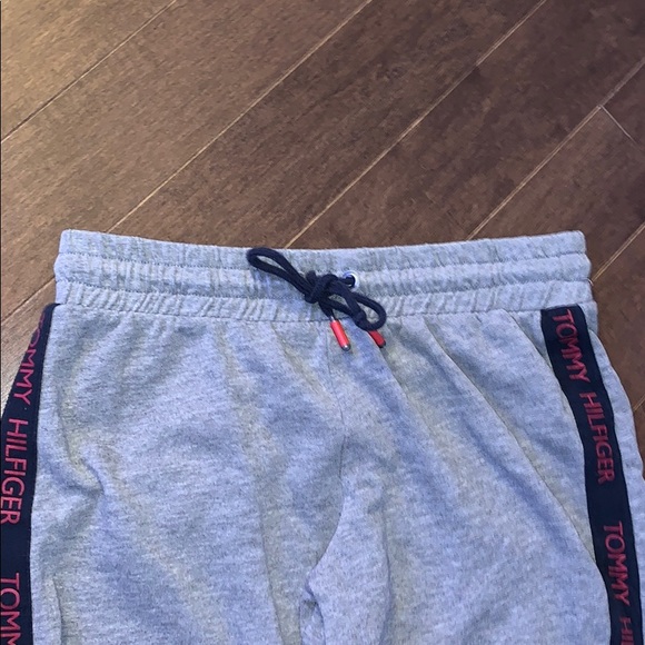 Tommy Hilfiger sweats - Picture 3 of 3